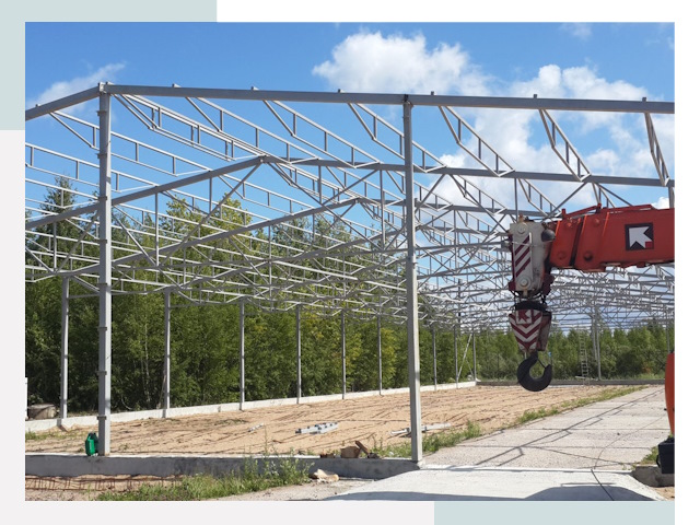 Строительство конюшен в Карпинск от 616 руб. под ключ